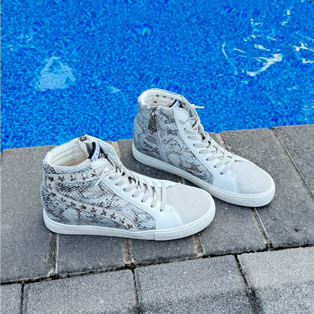Vintage Havana High top sneakers. Size 9.5